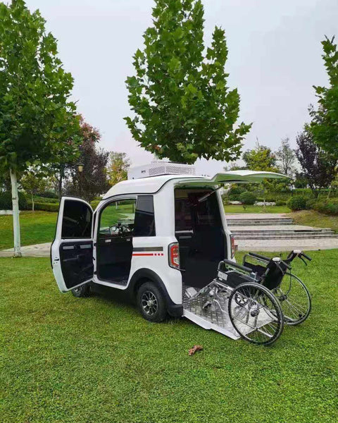 نسخة من رعاية الملكية لأول سيارة MicroCar كهربائية على كرسي متحرك eChariot