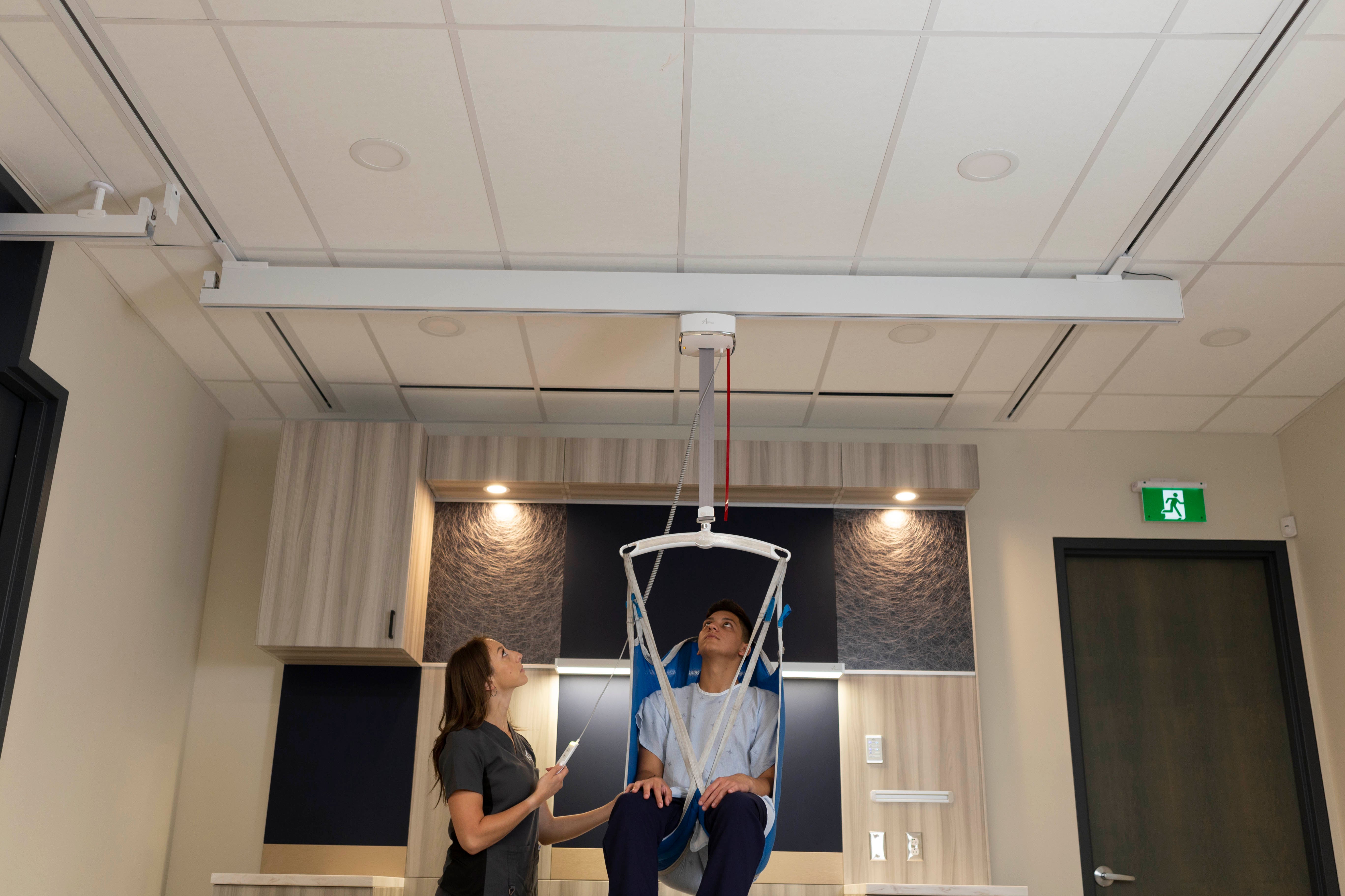 Medcare Heavy Duty C-1000 Ceiling Lift + XY Track Bundle