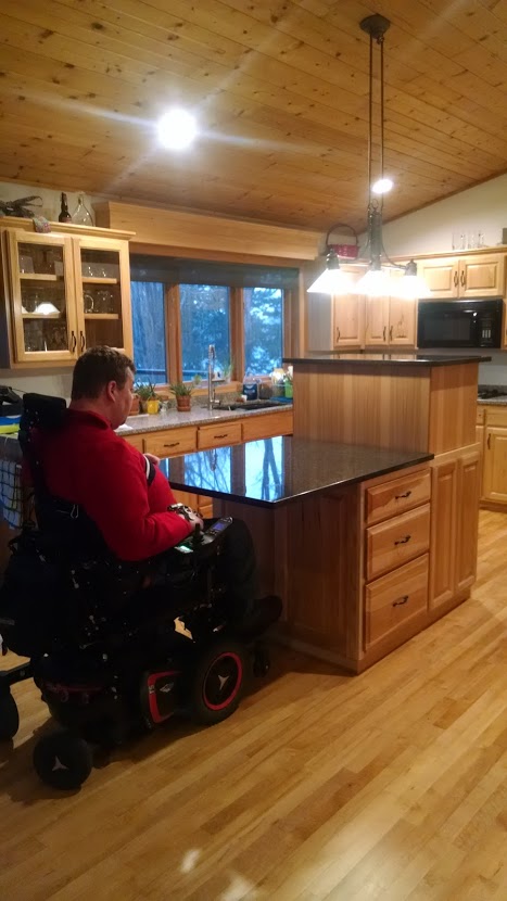 輪椅可到達的廚房垂直上升對流烤箱微波櫃