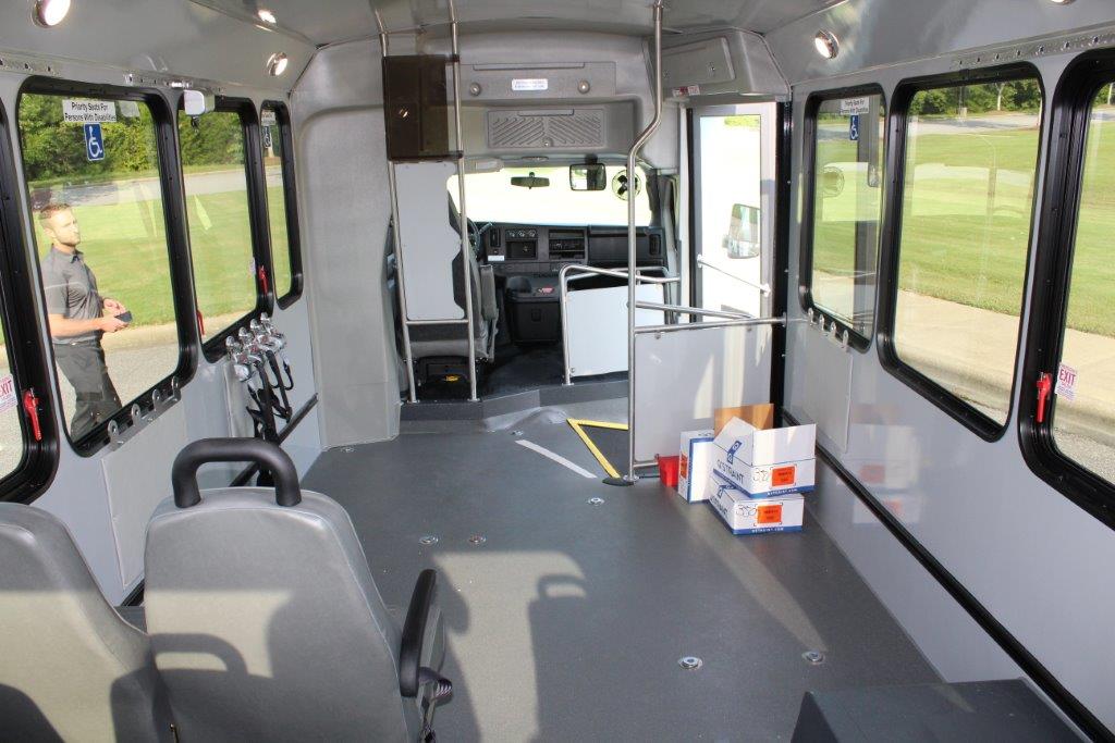 Votre RV de classe C accessible en fauteuil roulant personnalisé avec climatisation solaire
