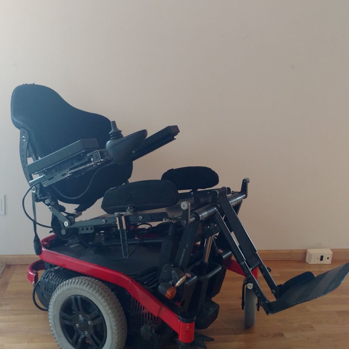 Reformado Levo C3 Combi Standing Power Wheelchair