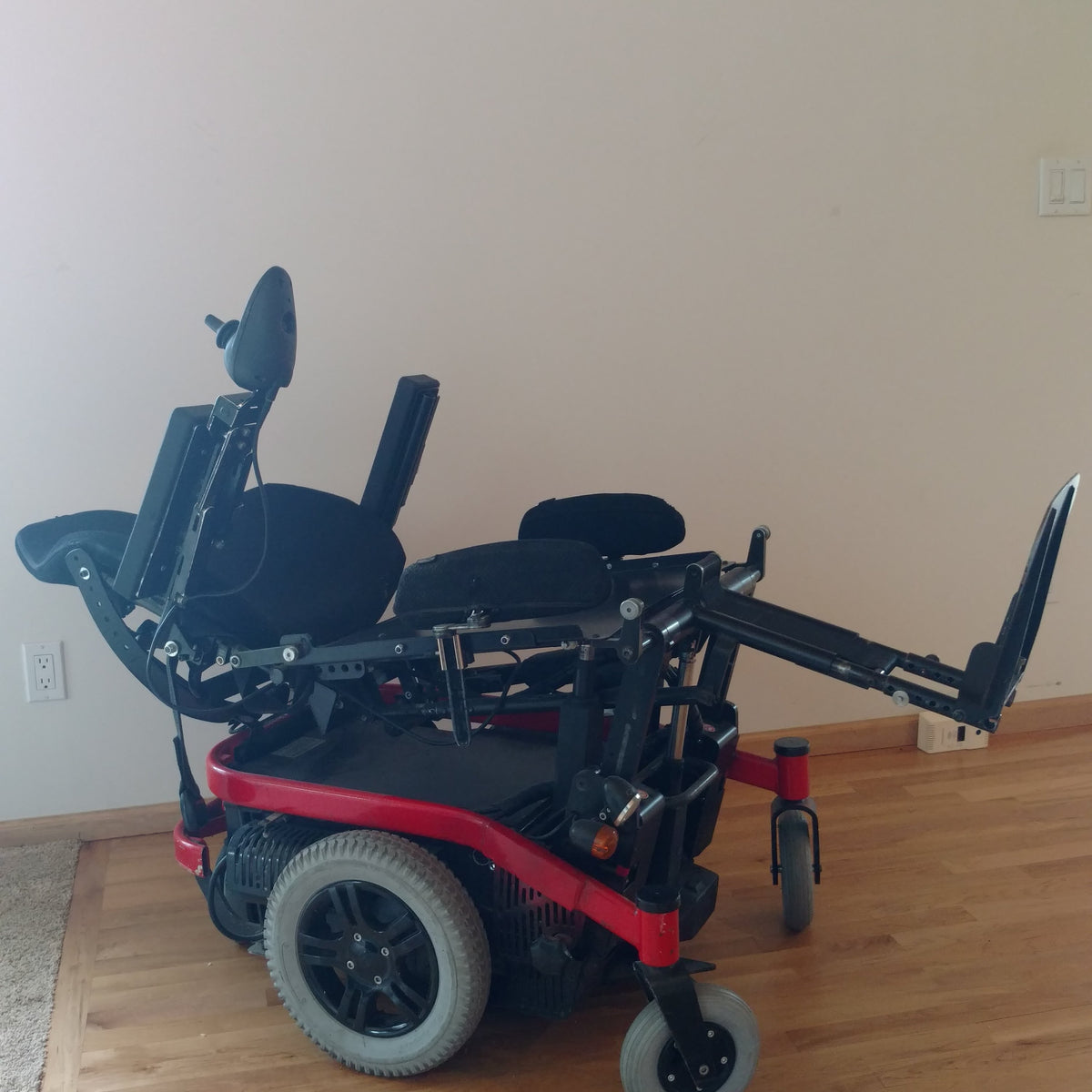 Reformado Levo C3 Combi Standing Power Wheelchair