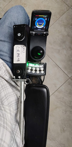 Montaje de joystick retráctil de Permobil - Montaje de joystick retráctil de Permobil Slimline - Balatear el brazo de montaje del controlador de joystick - izquierda o derecha para silla de ruedas eléctrica