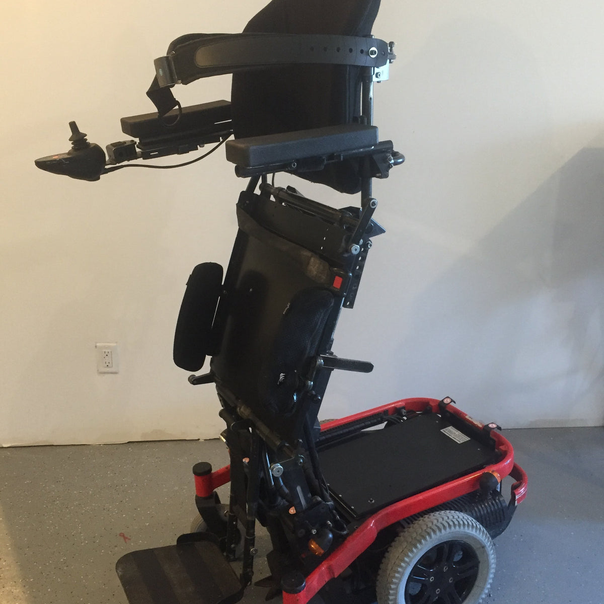 Reformado Levo C3 Combi Standing Power Wheelchair