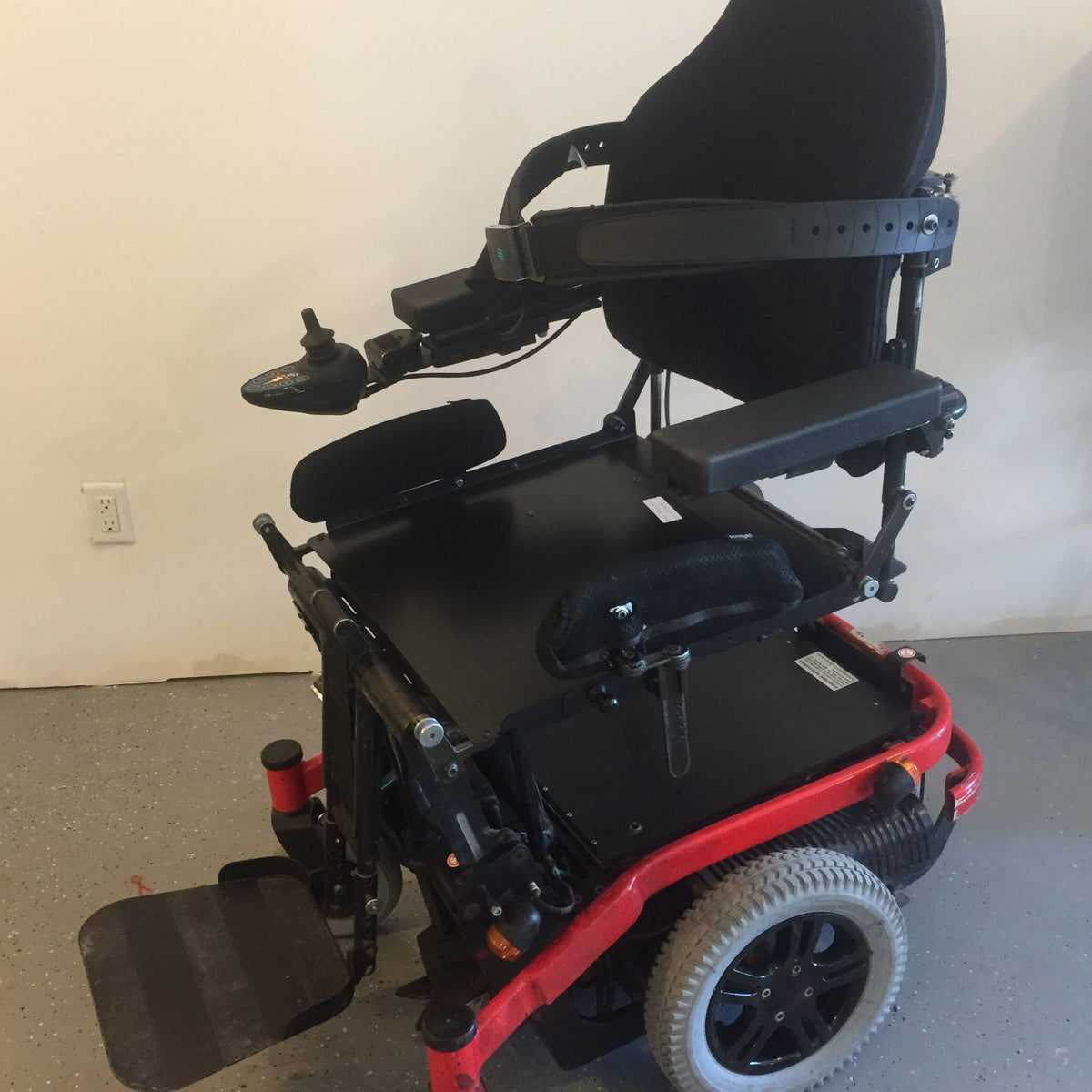 Reformado Levo C3 Combi Standing Power Wheelchair