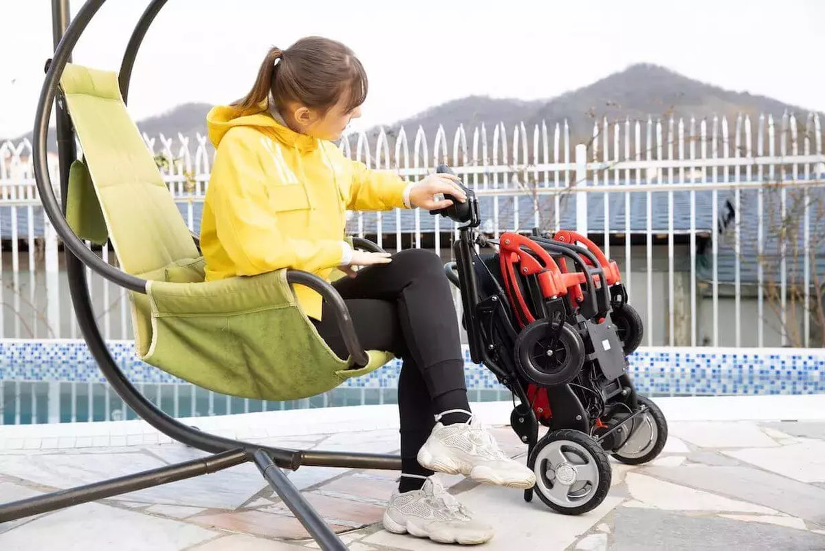كرسي متحرك كهربائي قابل للطي من ألياف الكربون الليثيوم