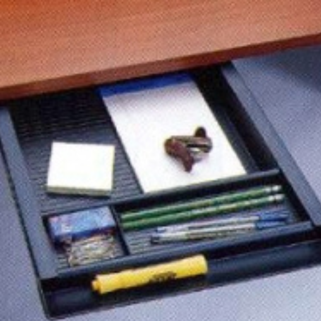 Kapea säilytyslaatikon alla työpöydän siipien alla