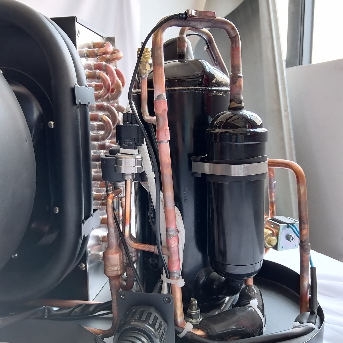 擴展的地平線海洋48V / 24V / 12V太陽能直流電直接船用鈦鈦鈦到水交換器空調