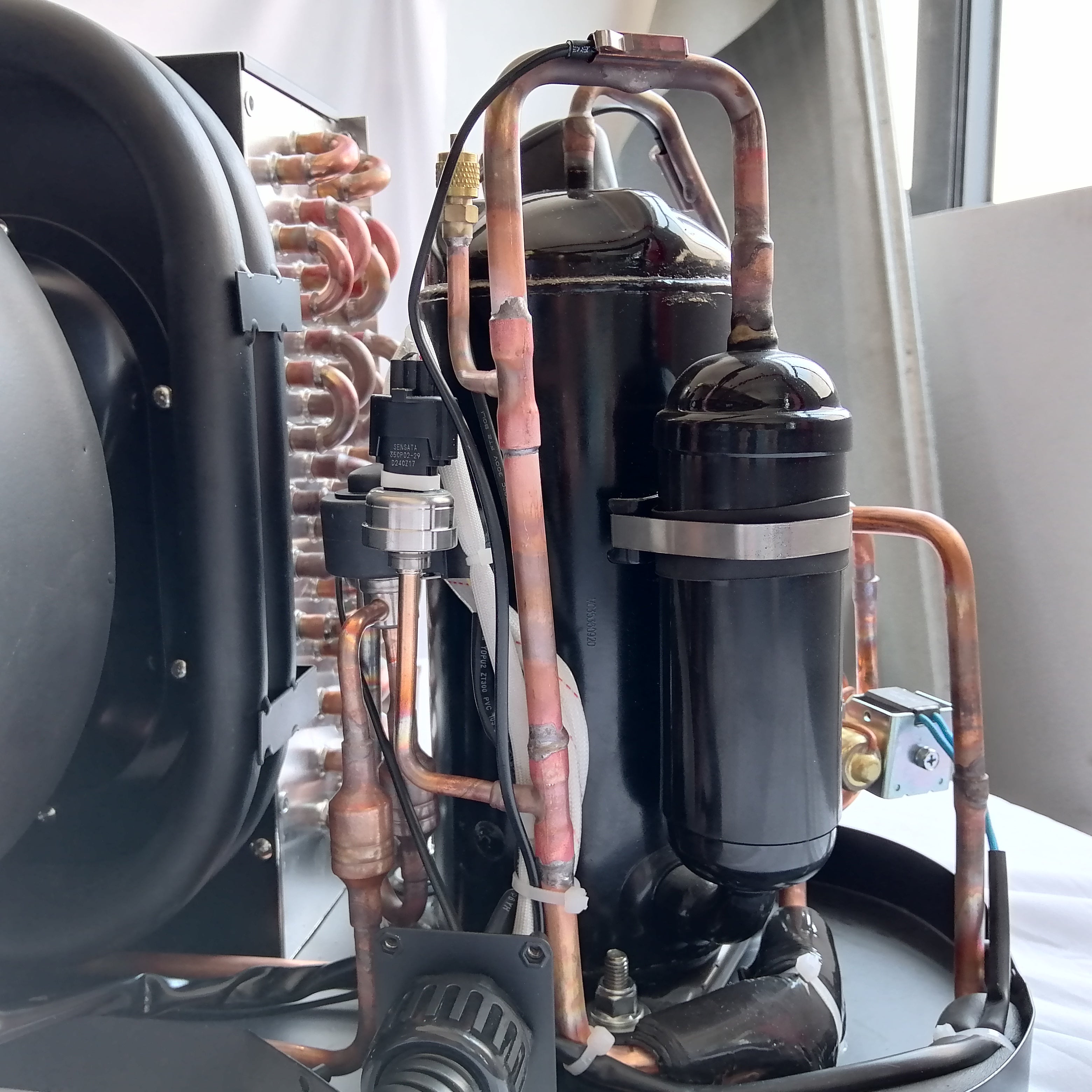 4I Marine Heat Exchanger Solar Air Conditioner - 48v / 24v / 12v DC Titanium Standalone - Inclusive Inc