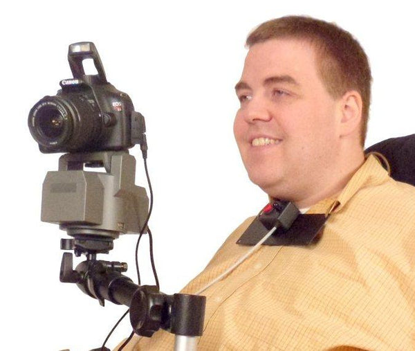 Kamera-motorisierter Schwenk- und Neige-Stativkopf auf Robo-Arm-Rollstuhlhalterung