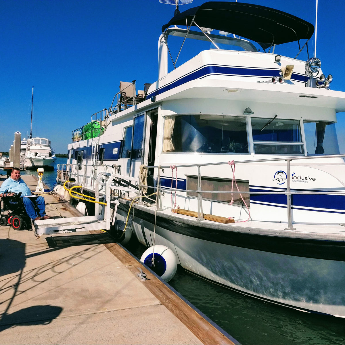 Resta a bordo di M/V Possibili - Accessibile, solare -hybrid Motor Yacht - North Fort Myers, FL