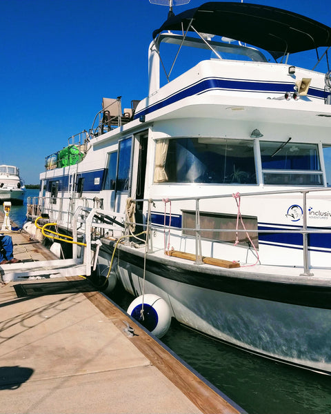 Restez à bord des possibilités M / V - Yacht moteur solaire-hybride accessible - North Fort Myers, FL