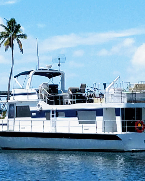 Оставаться на борту M/V. Возможности - доступная, солнечная гибридная моторная яхта - Северная Форт -Майерс, Флорида