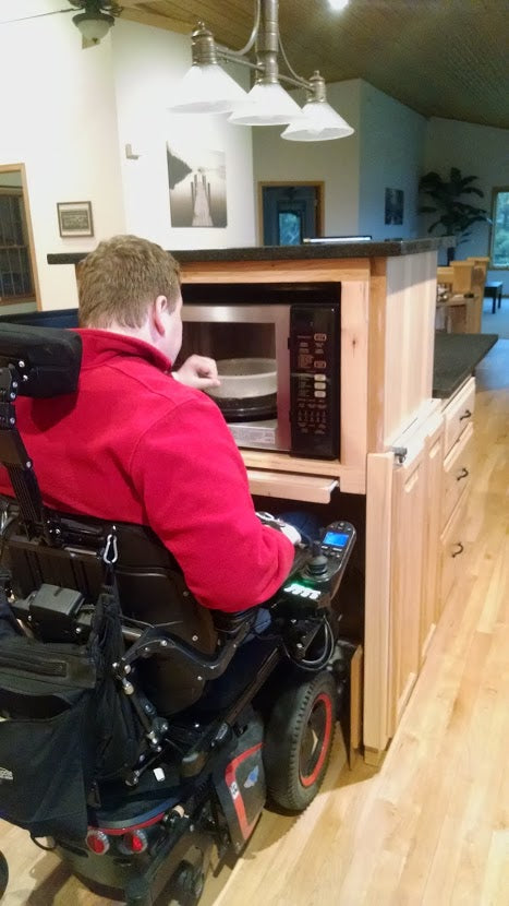 轮椅可通行的厨房立式上升对流烤箱微波炉柜