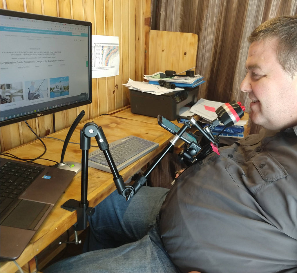 Stiff Arm Mount with Dual Device Mount holding a Quadmouse