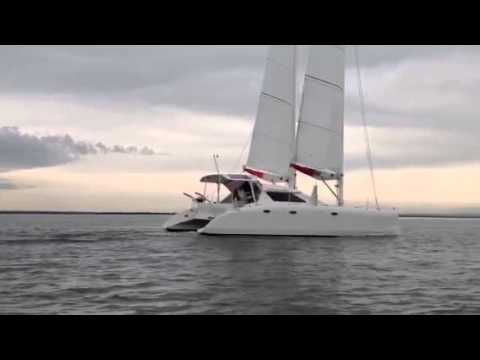 Catamaran de voile inclusif à deux si maritimes
