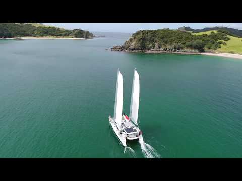Catamaran de voile inclusif à deux si maritimes