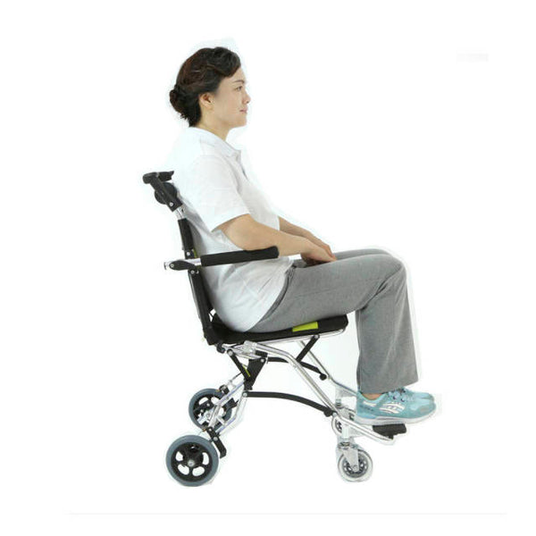 كرسي متحرك قابل للطي خفيف الوزن